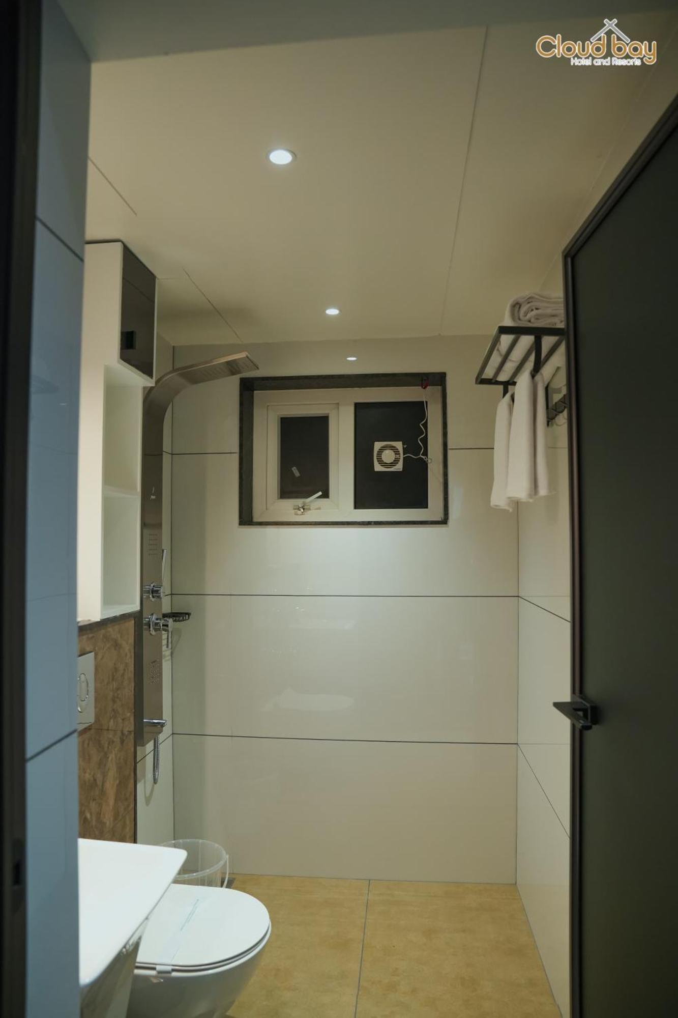 Hotel Cloud Bay Manjeri Exterior photo