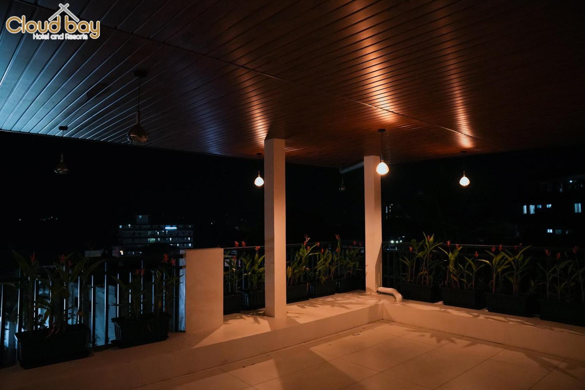 Hotel Cloud Bay Manjeri Exterior photo