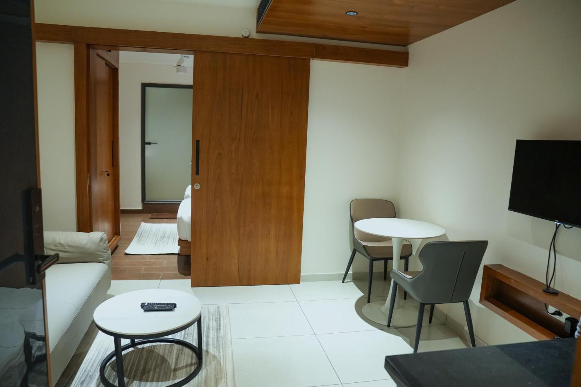 Hotel Cloud Bay Manjeri Exterior photo