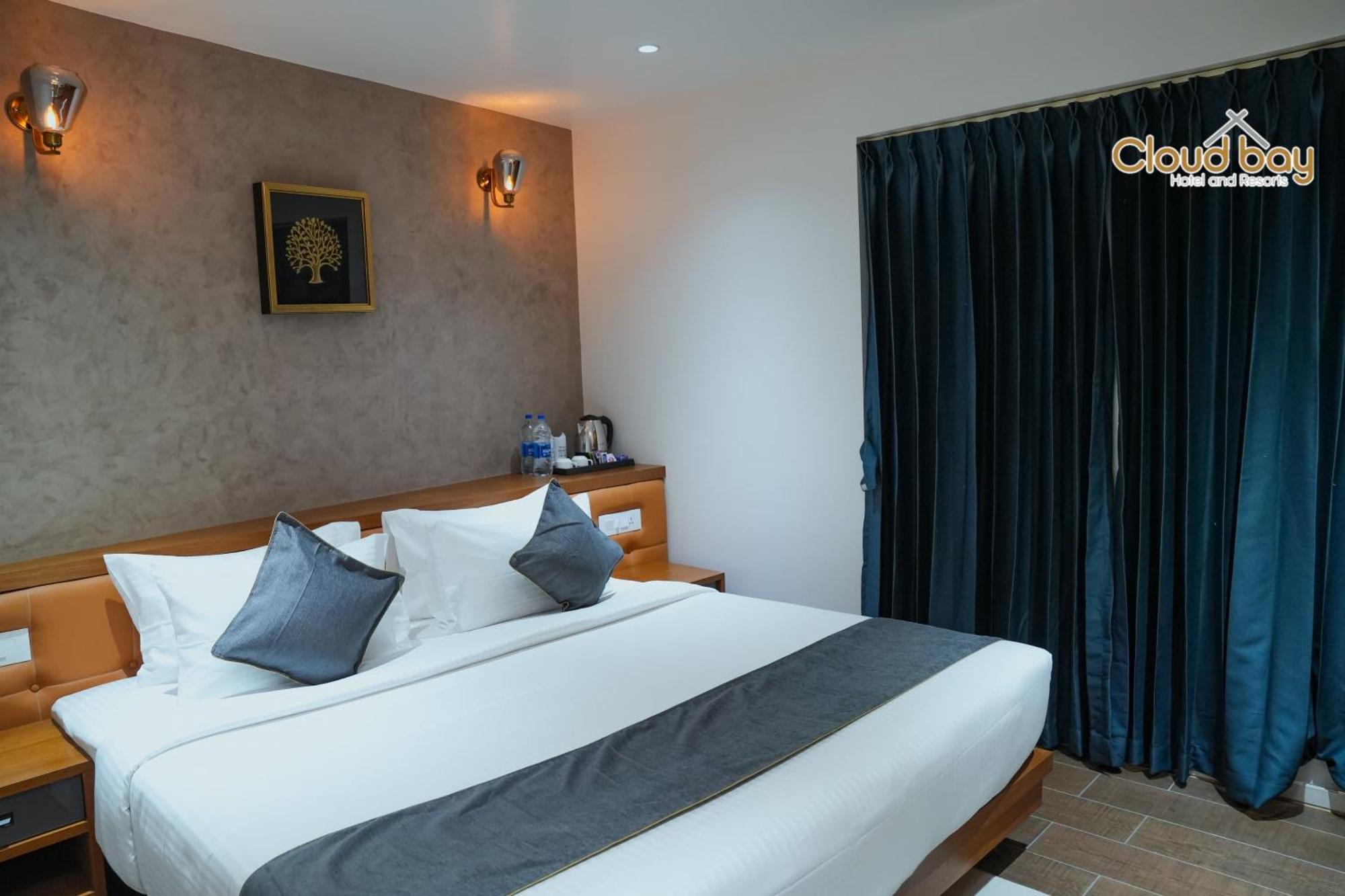 Hotel Cloud Bay Manjeri Exterior photo